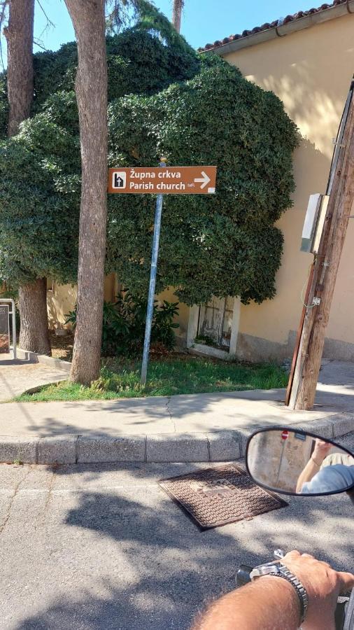 מאלי לוסיניי Apartman Kristina And Free Parking מראה חיצוני תמונה