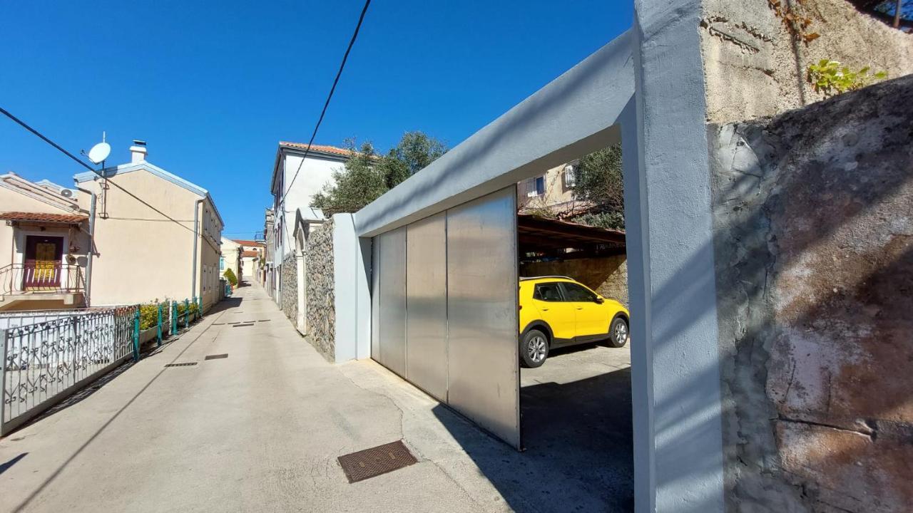 מאלי לוסיניי Apartman Kristina And Free Parking מראה חיצוני תמונה