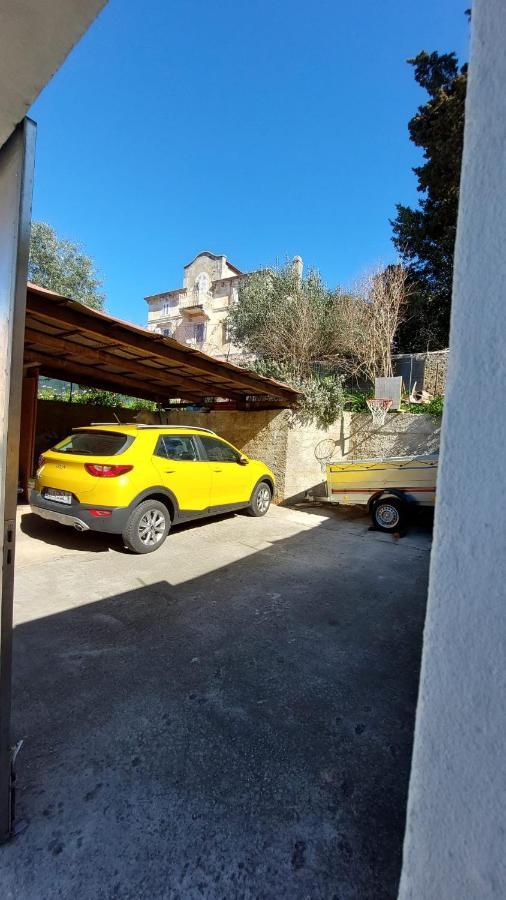 מאלי לוסיניי Apartman Kristina And Free Parking מראה חיצוני תמונה
